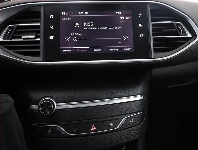 Peugeot 308 (2020) Active 1.5 BlueHDi, ČR,1.maj - fotka 10 z 17