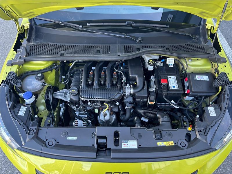 Peugeot 208 1,2 PureTech  Active-Manuál 5k - fotka 12 z 19