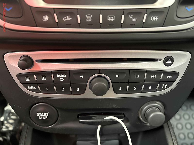 Renault Fluence (2010) 1.5 dCi, ČR, AC, tempo, park - fotka 13 z 14