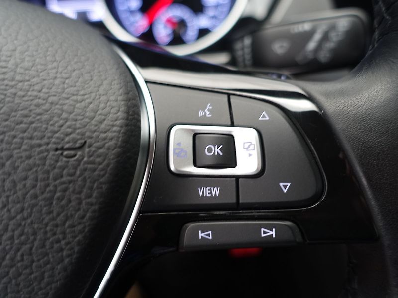 Volkswagen Touran 2.0 TDi, DSG, LED SVĚTLA - fotka 20 z 36