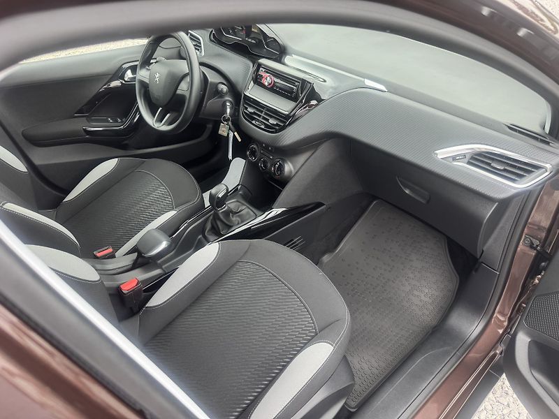 Peugeot 2008 (2013) 1,2(60KW), ČR - fotka 23 z 29