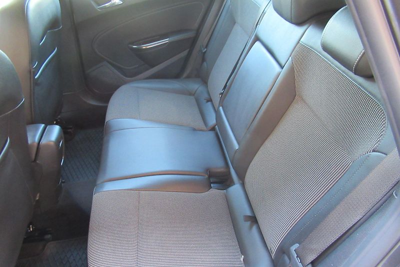 Opel Astra 1.4i AUT. KLIMA NAVIGACE - fotka 16 z 25