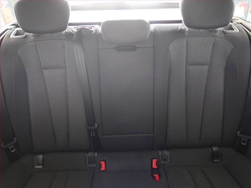 Audi A4 (2016) 2.0 TDI, Navi, Bi-Xenony - fotka 10 z 14