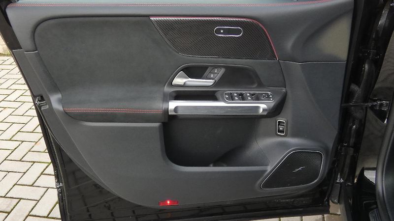 Mercedes-Benz GLB 35 4MATIC AMG - fotka 8 z 23