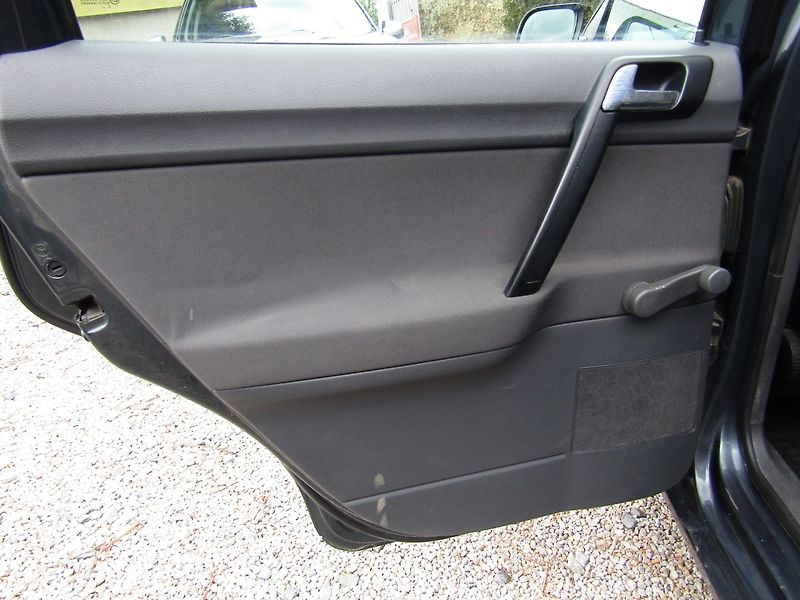 Volkswagen Polo (2005) 1.2i 40kW   CZ PŮVOD - fotka 20 z 31