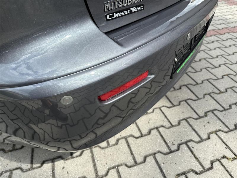 Mitsubishi Lancer 1,6 33 tis KM !! TOP STAV !! - fotka 25 z 27