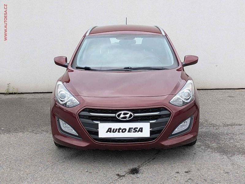 Hyundai i30 (2015) 1.6 GDi, ČR, AC, temp - fotka 2 z 14