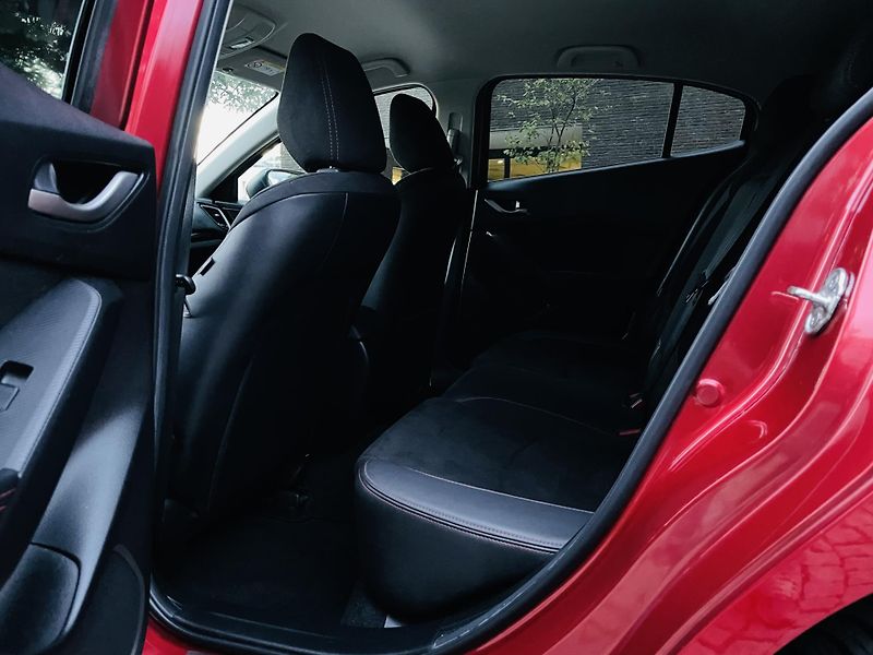 Mazda 3 2.0i MANUÁL LED KAMERA VÝHŘEV - fotka 30 z 43