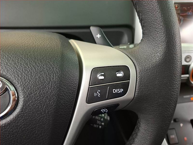 Toyota Verso (2010) 2.2 D-4D, Automat, Navi - fotka 19 z 21
