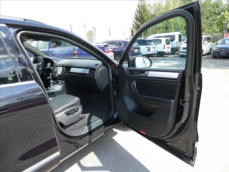 Volkswagen Touareg 3,0 TDi V6 180kW, webasto, DPH - fotka 20 z 50