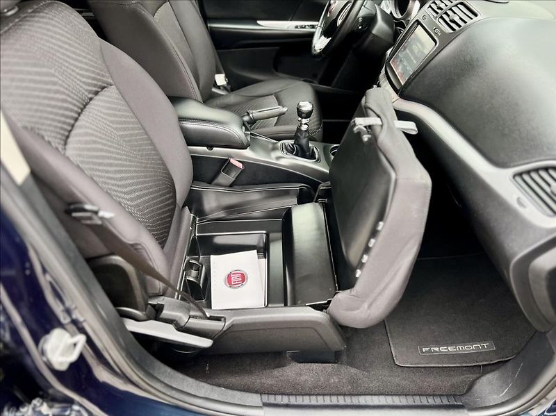 Fiat Freemont 2,0 Mjet URBAN / 7MÍST / - fotka 38 z 43