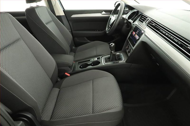 Volkswagen Passat (2018) 1.6 TDI, Tempomat - fotka 7 z 14