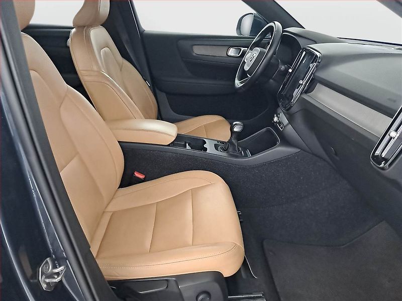 Volvo XC40 (2020) T3, Serv.kniha, Kůže, Navi - fotka 9 z 17