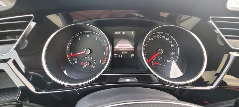 Volkswagen Touran (2016) 1,4TSi 110kW benzín DSG FuLLeD - fotka 21 z 44