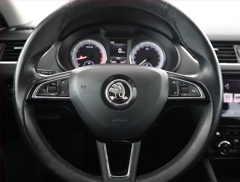 Škoda Octavia (2018) Style 1.4 TSI, ČR,1.maj - fotka 8 z 20