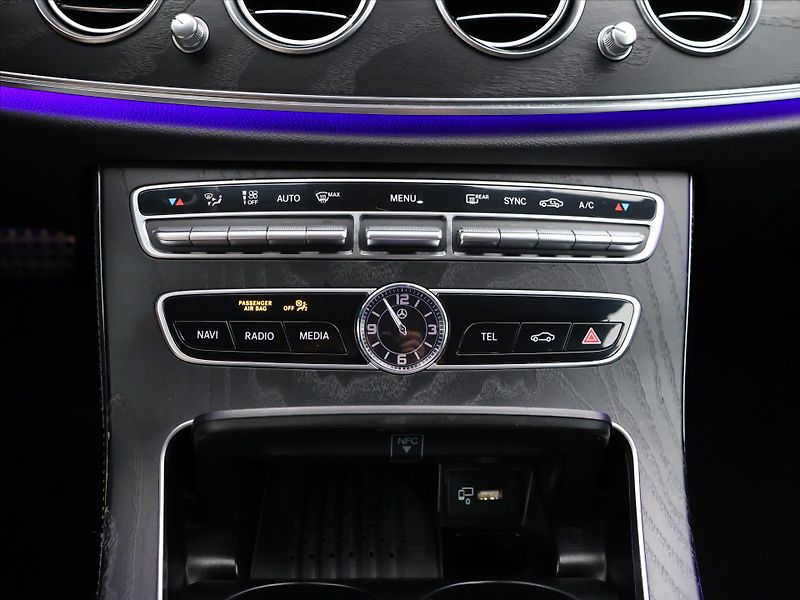 Mercedes-Benz Třídy E 3,0 450 270 kW 4Matic AMG CZ - fotka 19 z 28