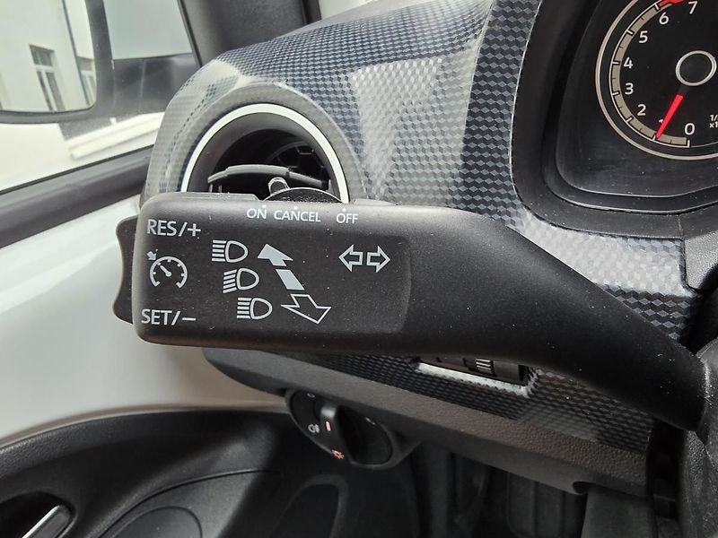 Volkswagen up! CNG KAMERA + DIGIKLIMA ČR - fotka 18 z 33