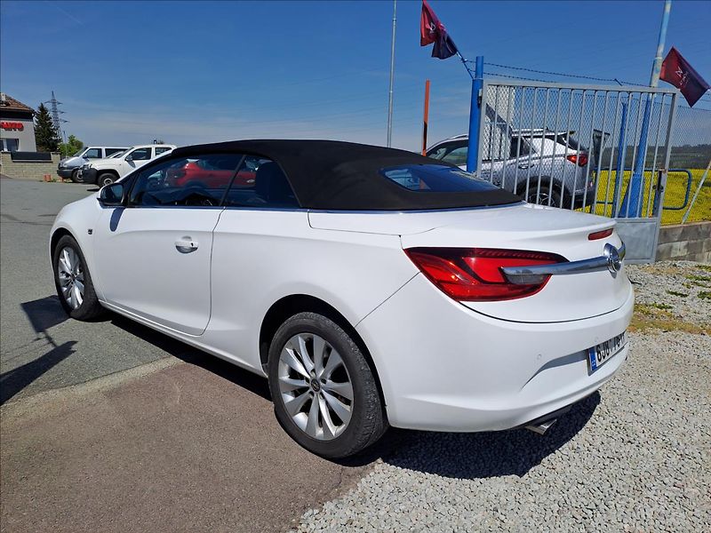 Opel Cascada 2,0 CDTI 121kW KABRIOLET - fotka 17 z 18