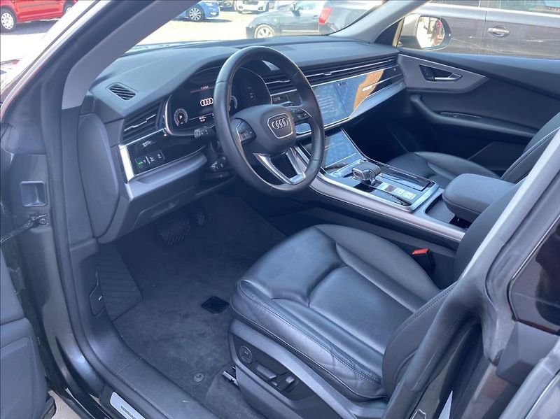 Audi Q8 3,0 55TFSi quattro Sport - fotka 12 z 47