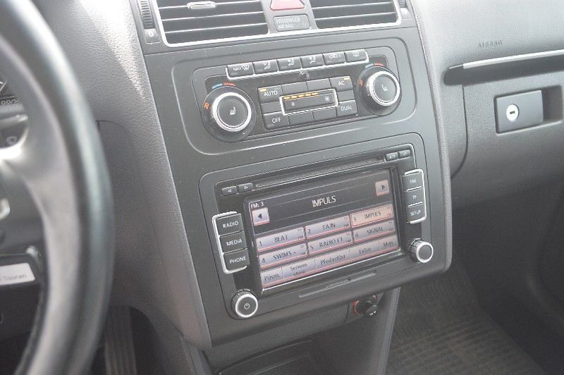 Volkswagen Touran - fotka 6 z 21
