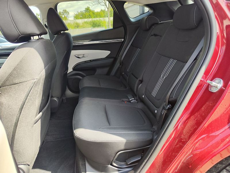 Hyundai Tucson 1.6T-GDI/195kW Smart 4x4 PHEV - fotka 12 z 32