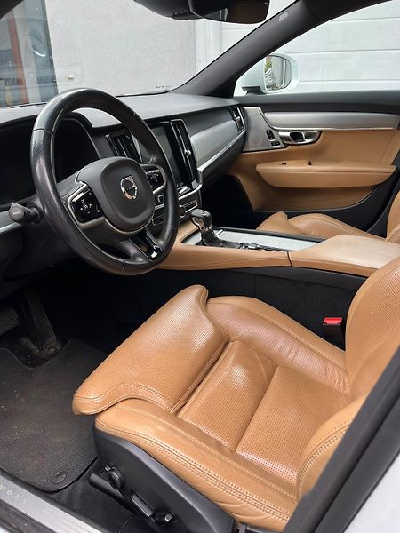 Volvo V90 2.0 D5 Cross Country AWD - fotka 10 z 18