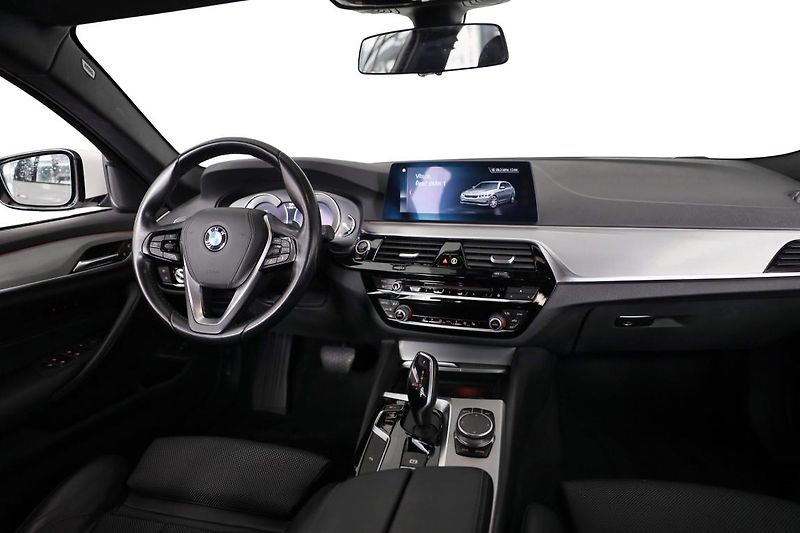 BMW Řada 5 520d xDrive Touring - fotka 12 z 14