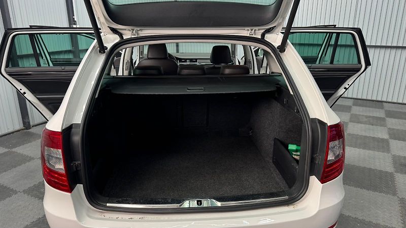 Škoda Superb (2014) Laurin & Klement - fotka 13 z 22