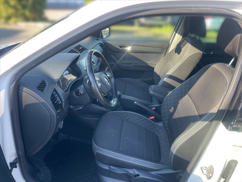 Škoda Fabia 1,0 TSI 70 Ambition - fotka 7 z 11