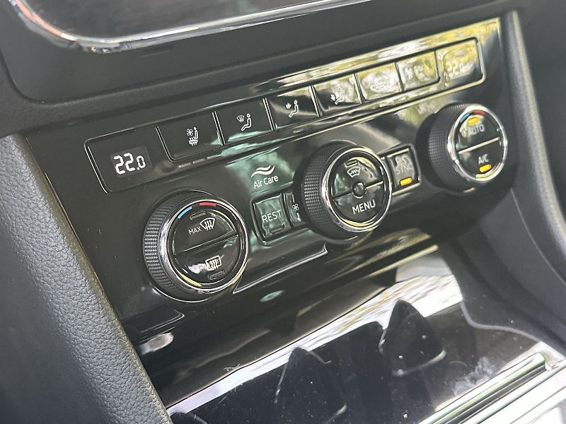 Škoda Superb (2023) Combi 2.0 TDI DSG L&K - fotka 16 z 39