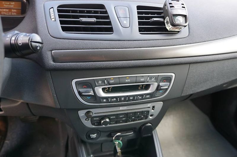Renault Mégane (2013) 2, MAJITEL NOVÉ V ČR - fotka 26 z 31