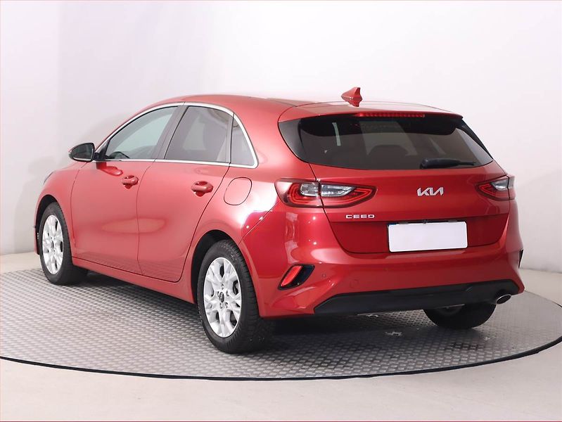 Kia Ceed (2022) 1.0 T-GDI, Serv.kniha - fotka 4 z 18