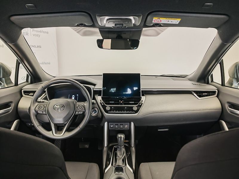 Toyota Corolla Cross 2.0 Hybrid (197 k) Comfort 4x4 - fotka 16 z 43
