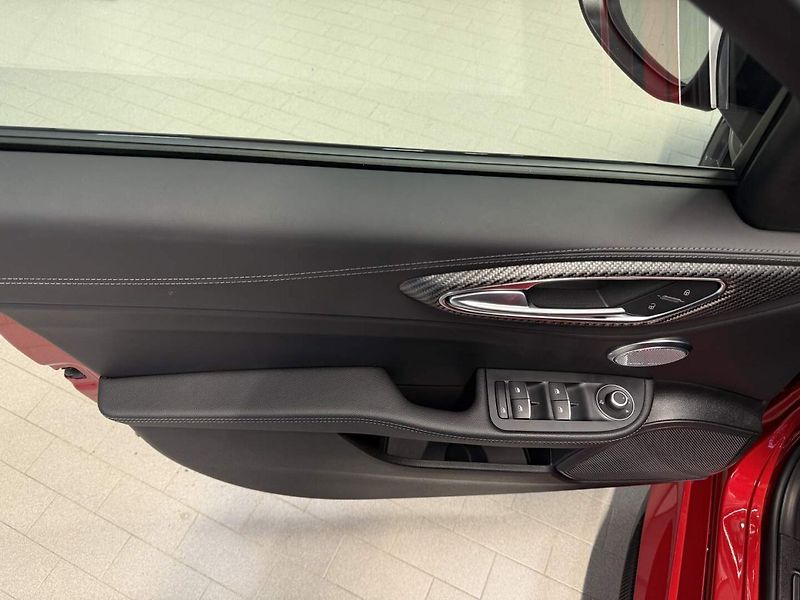 Alfa Romeo Giulia (2026) Quadrifoglio 2.9 V6 BiTurbo 52 - fotka 17 z 26