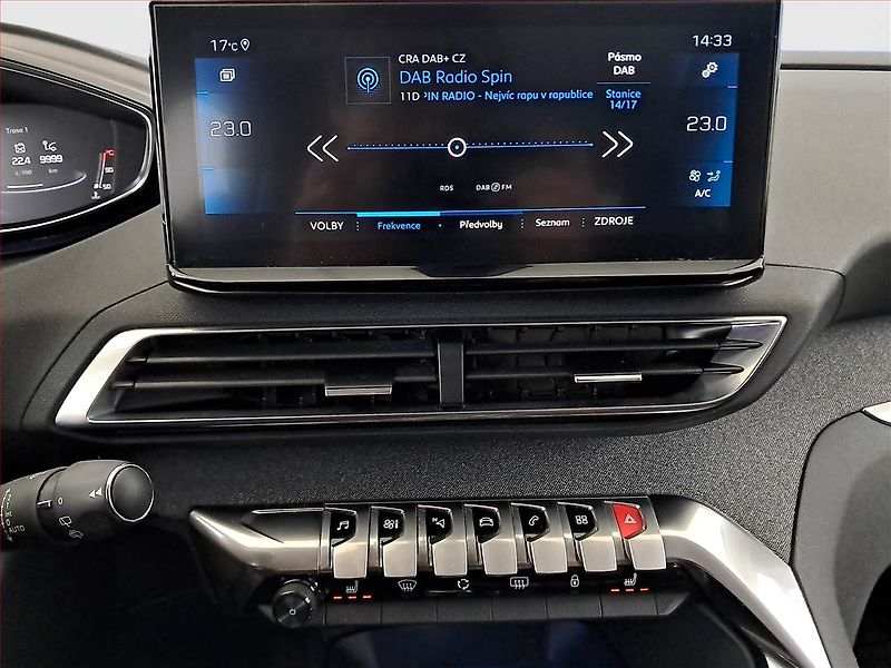 Peugeot 3008 (2021) 1.5 BlueHDi, Automat, ČR,1.maj - fotka 12 z 22