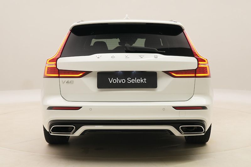 Volvo V60 B4 DARK PLUS AUT  - fotka 12 z 45