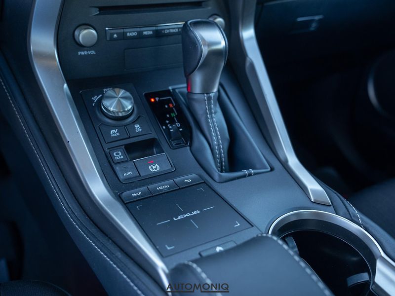 Lexus NX 300h (2020) 2.5 Hybrid AWD adaptív, Navi - fotka 6 z 19