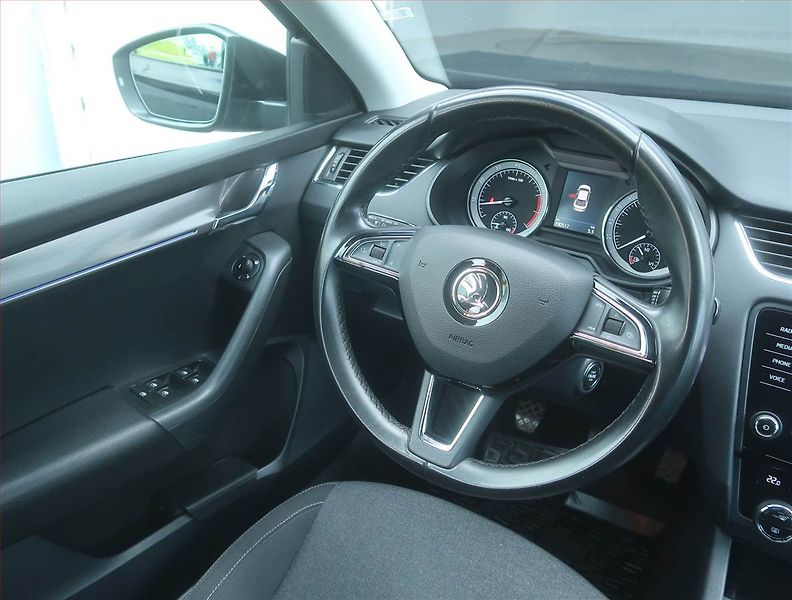 Škoda Octavia (2020) Ambition 1.5 TSI, Serv.kniha - fotka 7 z 16