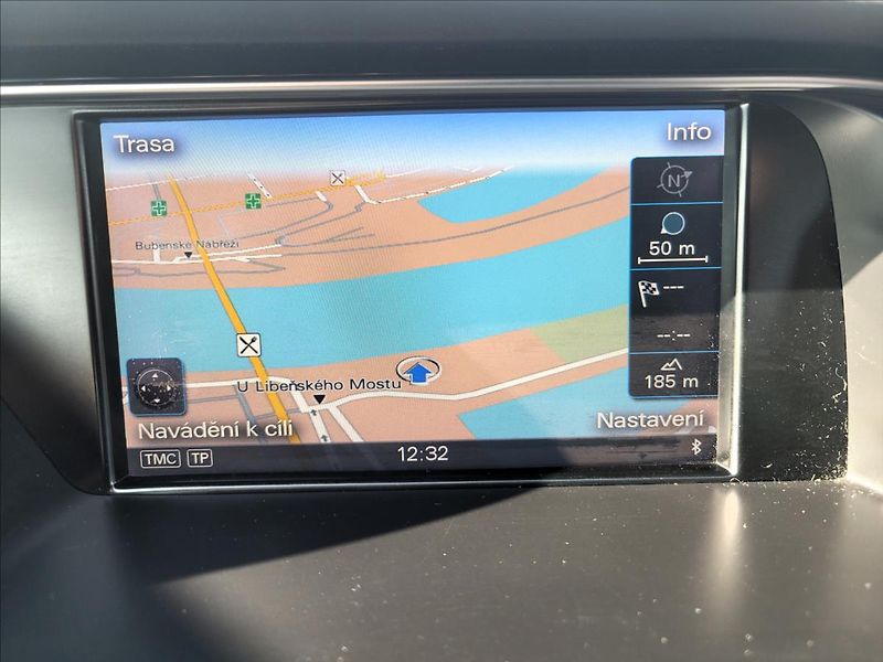 Audi A4 2,0 TDI,S-line,navi,výhřev,xen - fotka 26 z 41