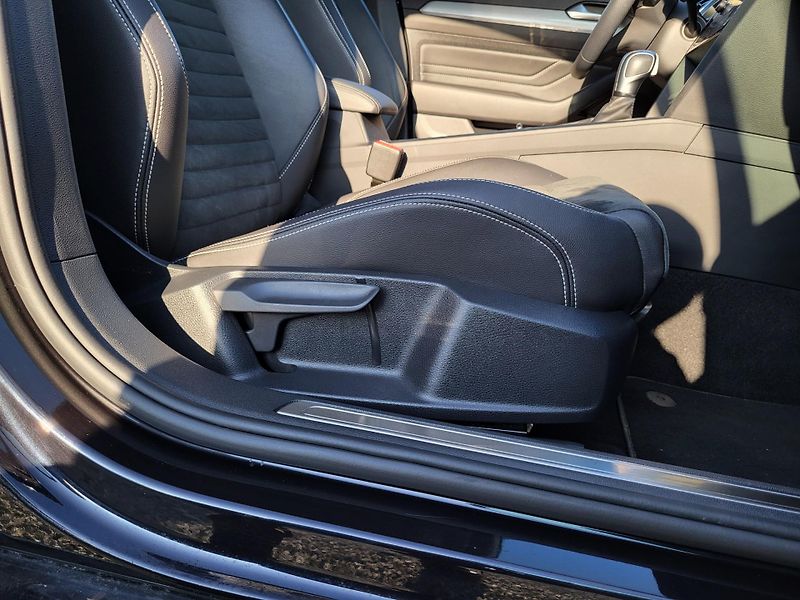 Volkswagen Passat 1.4 TSI PHEV GTE HYBRID - fotka 26 z 48