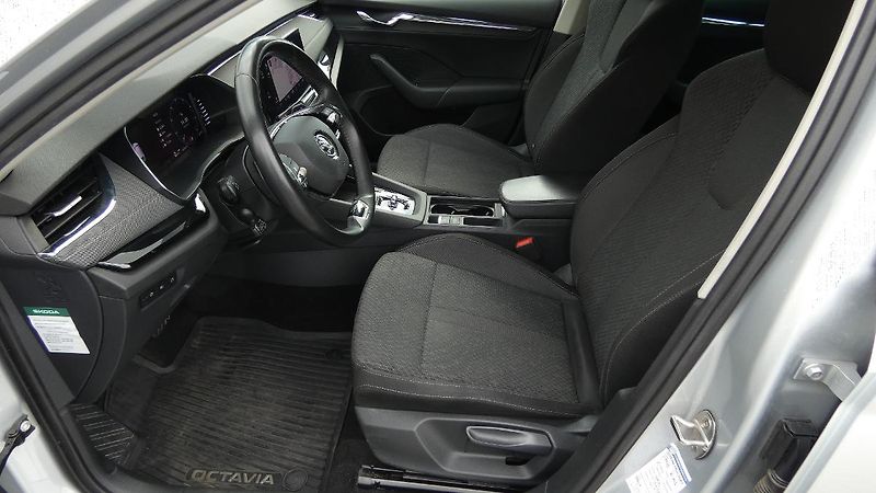 Škoda Octavia 2,0 TDI Style DSG 110 kW - fotka 19 z 24
