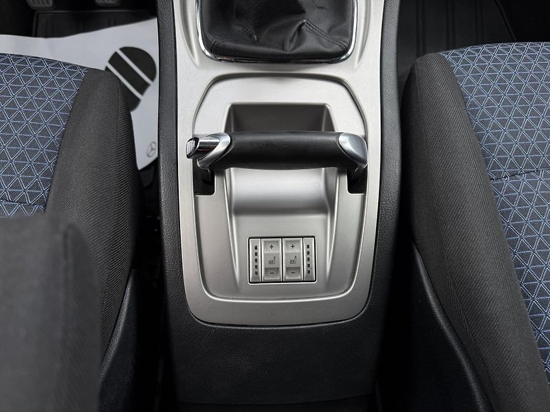 Ford Galaxy 2.0i 107kW 7míst - fotka 13 z 18