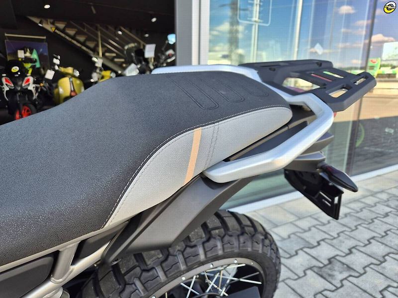 CFMOTO 450 MT-R (2026) RX Akrapovič Edition - fotka 17 z 23