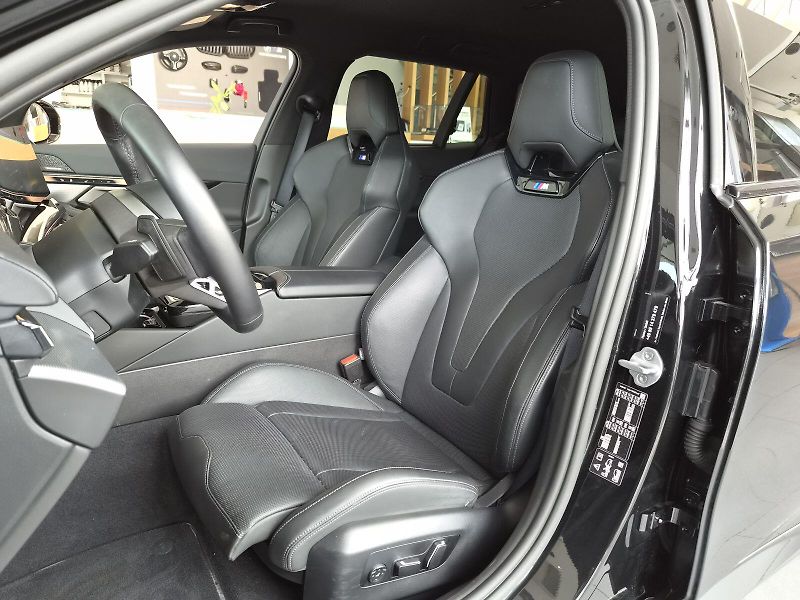 BMW Řada 5 520 xDrive - fotka 15 z 38
