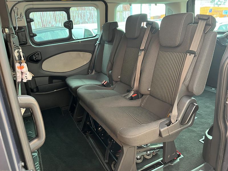 Ford Tourneo Custom (2014) 2,2TDCi 9míst PO VELKÉM SERVIS - fotka 19 z 21