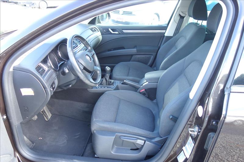 Škoda Superb 2,0 TDi 103KW,ČR,ACTIVE,4x4. - fotka 11 z 35