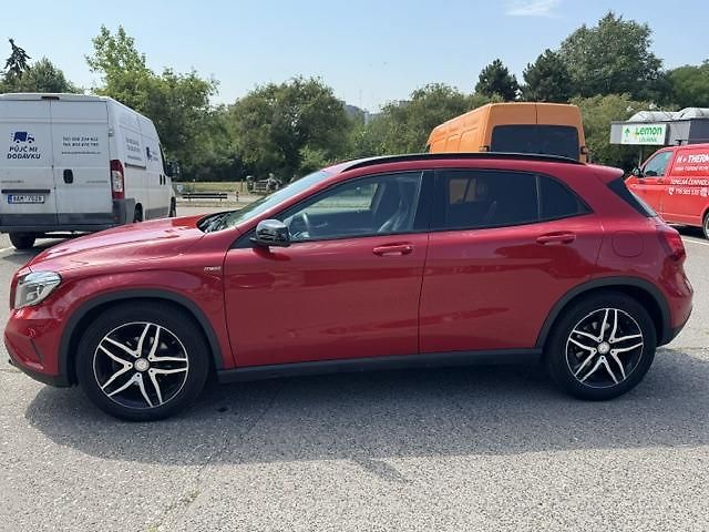 Mercedes-Benz GLA (2015)  220d 7G-DCT 4MATIC AMG Styl - fotka 4 z 23