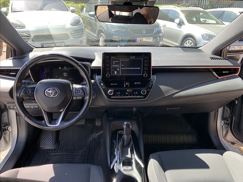 Toyota Corolla 1,8 HYBRID,ČR,SERVISKA - fotka 9 z 23