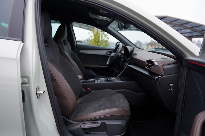 Cupra Formentor VZ5 2.5 TSI DSG 4Drive,Taiga G - fotka 31 z 50