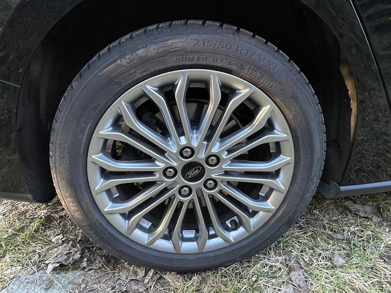 Ford Focus (2021) 1.0 EcoBoost mHEV Titanium - fotka 11 z 36